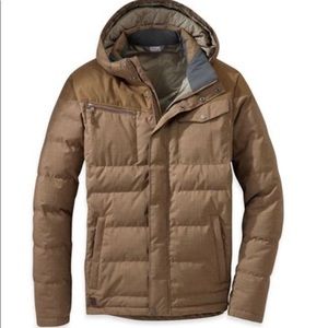 Lightly worn. Purchased as a gift. Super warm 700 down.